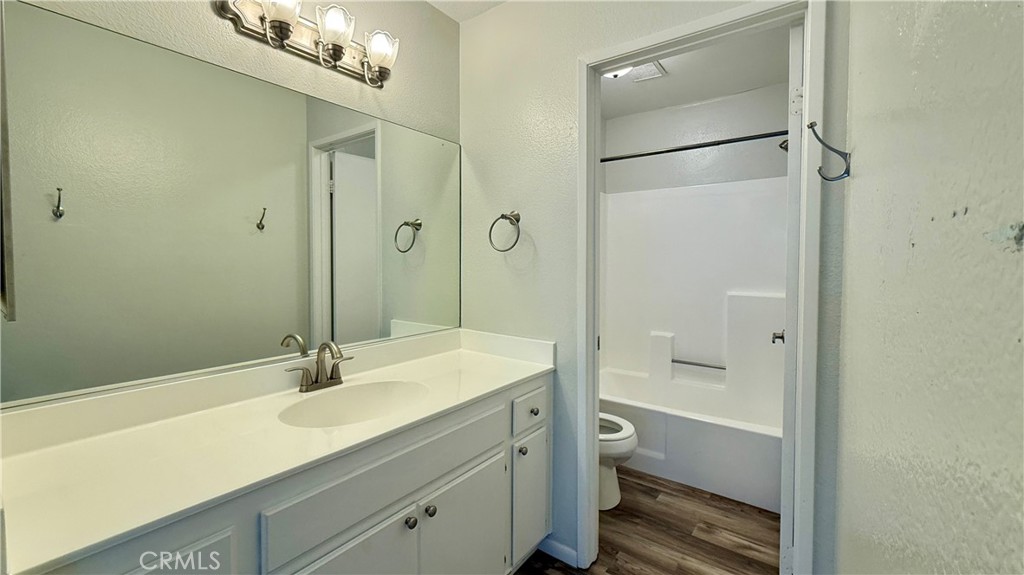 1309 W Mission Boulevard 33