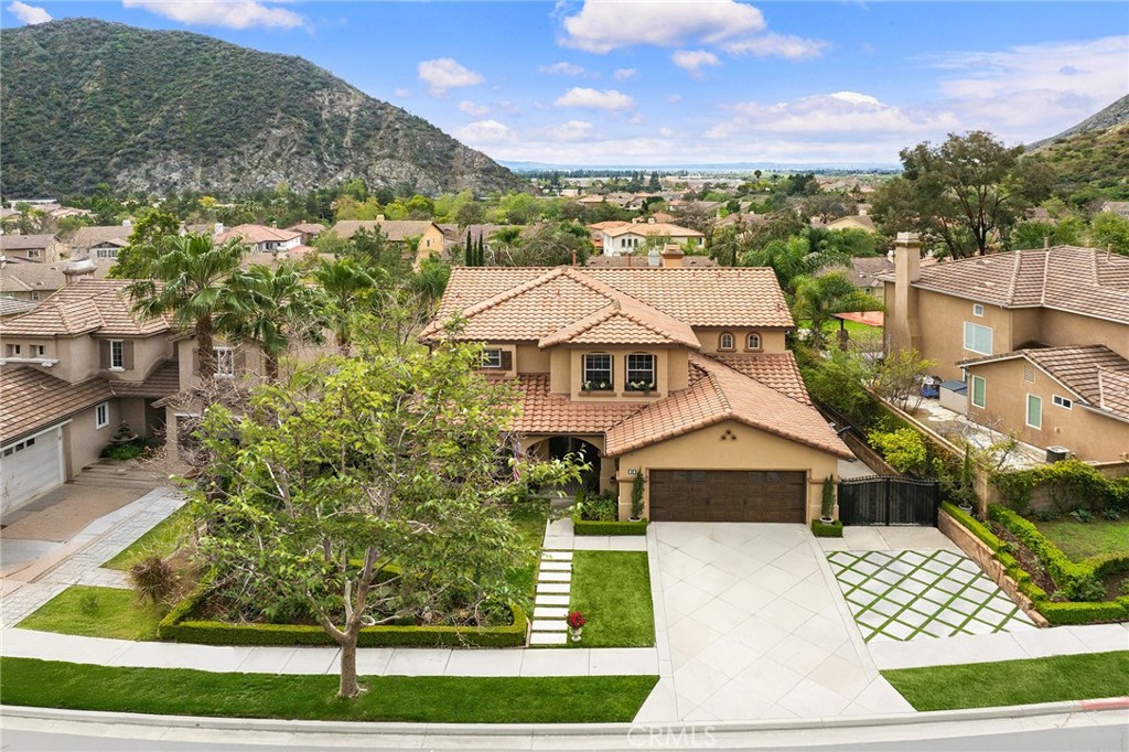 32 Mountain Laurel Way