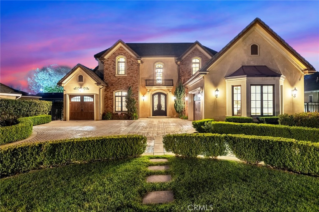 33 E Las Flores Avenue