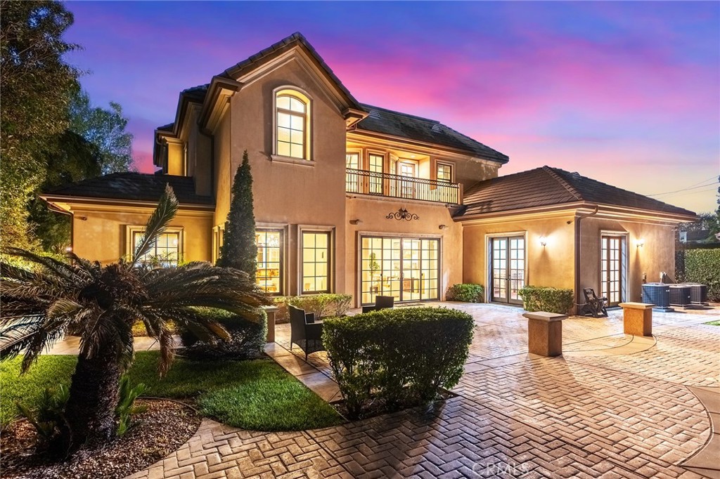 33 E Las Flores Avenue