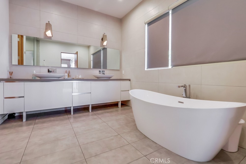 737 N Cherokee Avenue