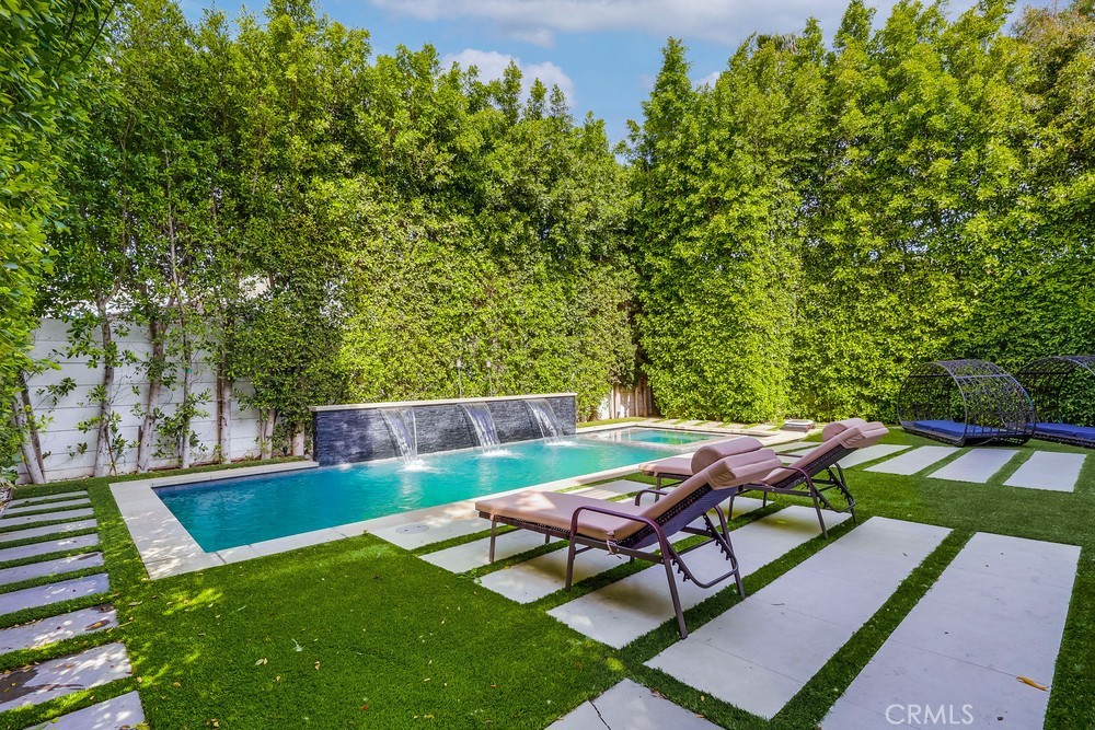 737 N Cherokee Avenue