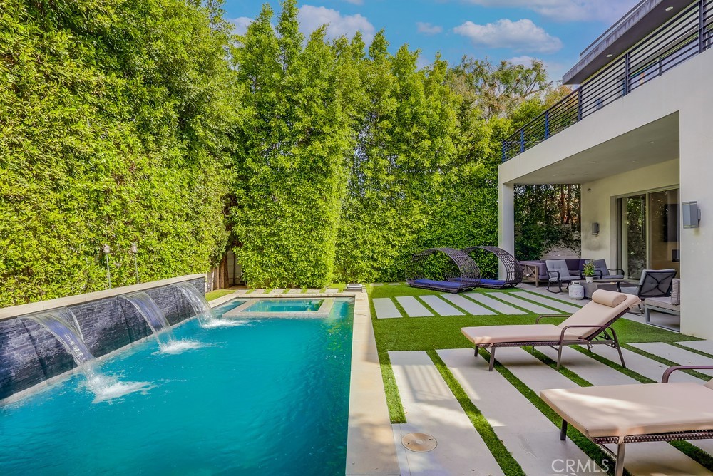 737 N Cherokee Avenue