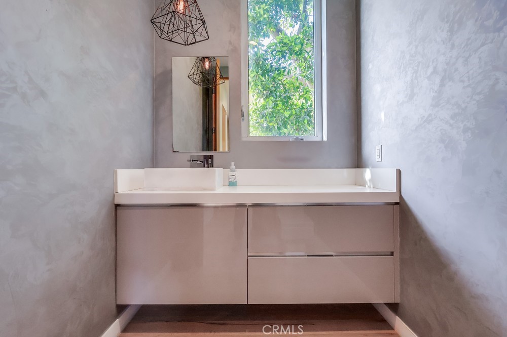 737 N Cherokee Avenue