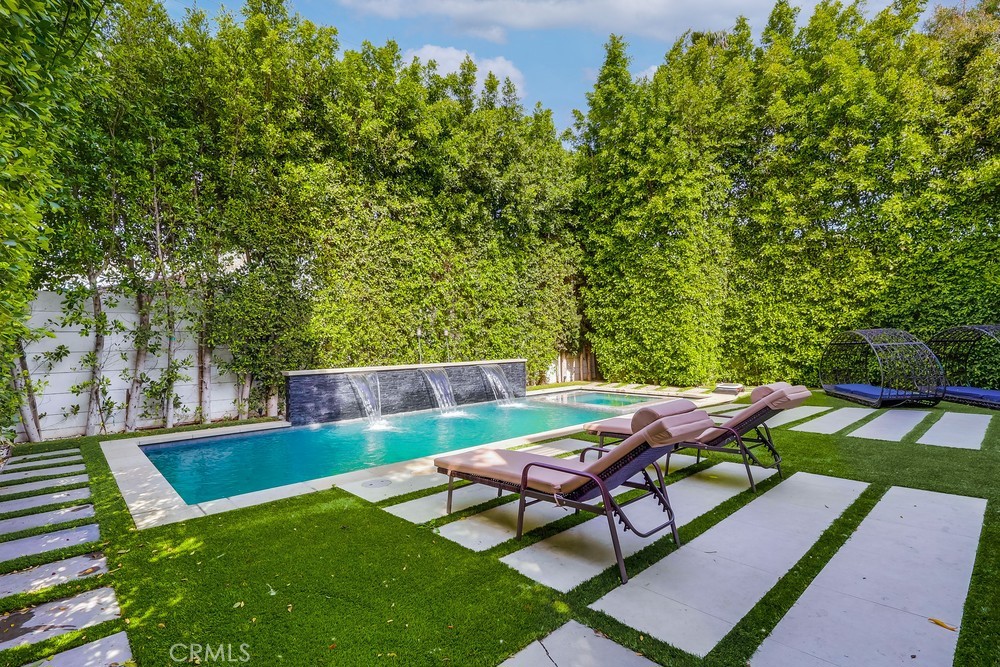 737 N Cherokee Avenue