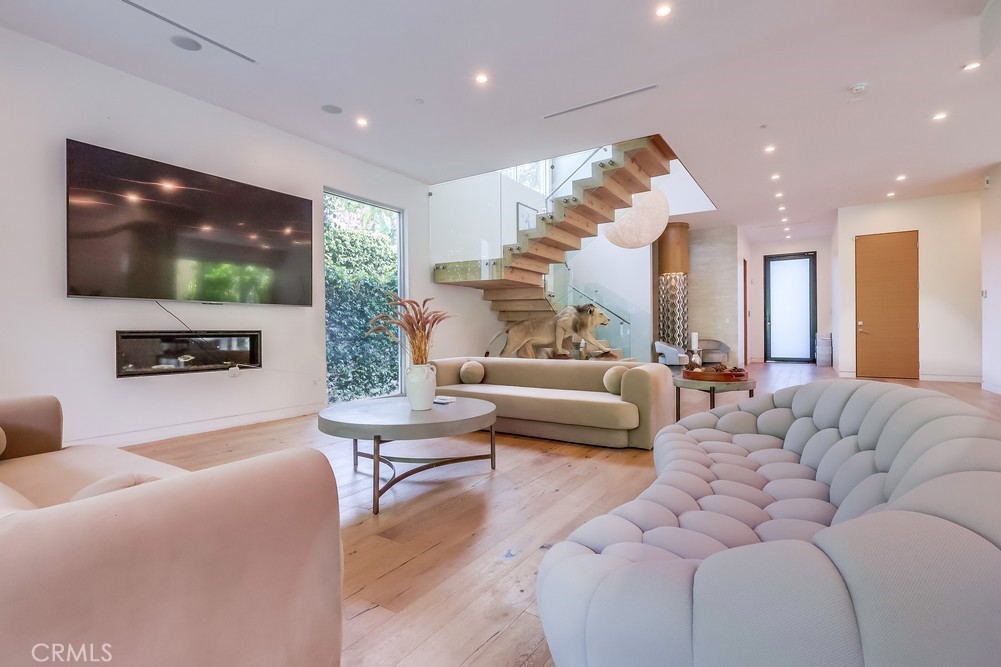 737 N Cherokee Avenue