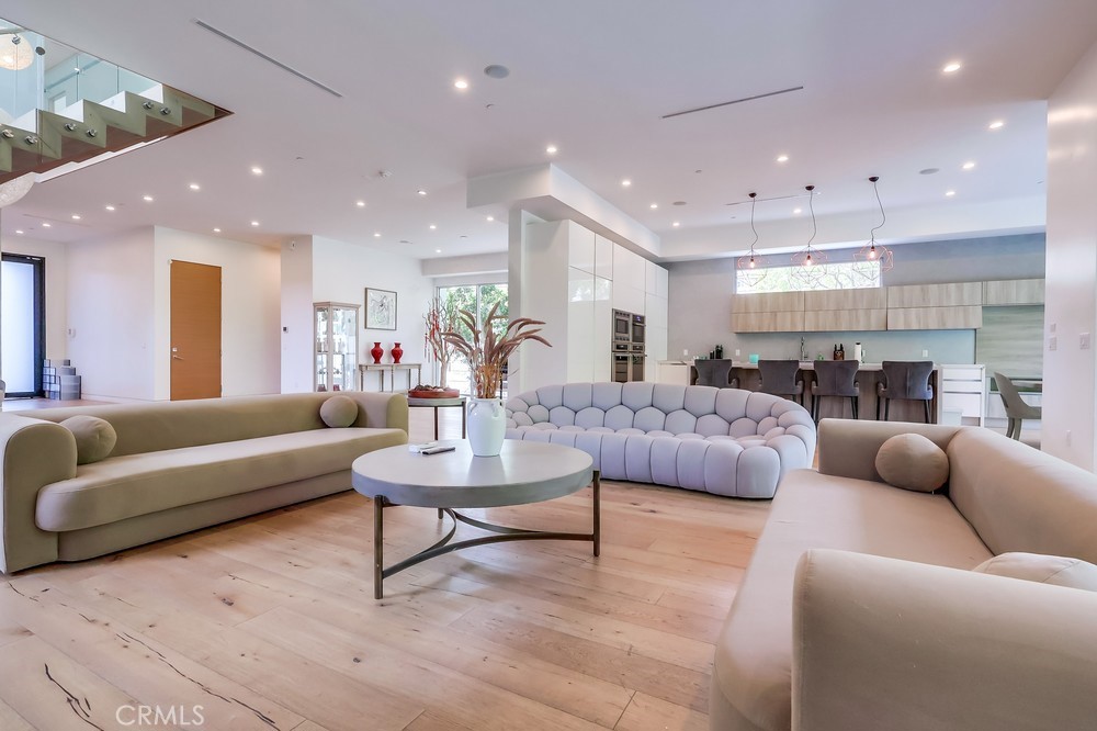 737 N Cherokee Avenue