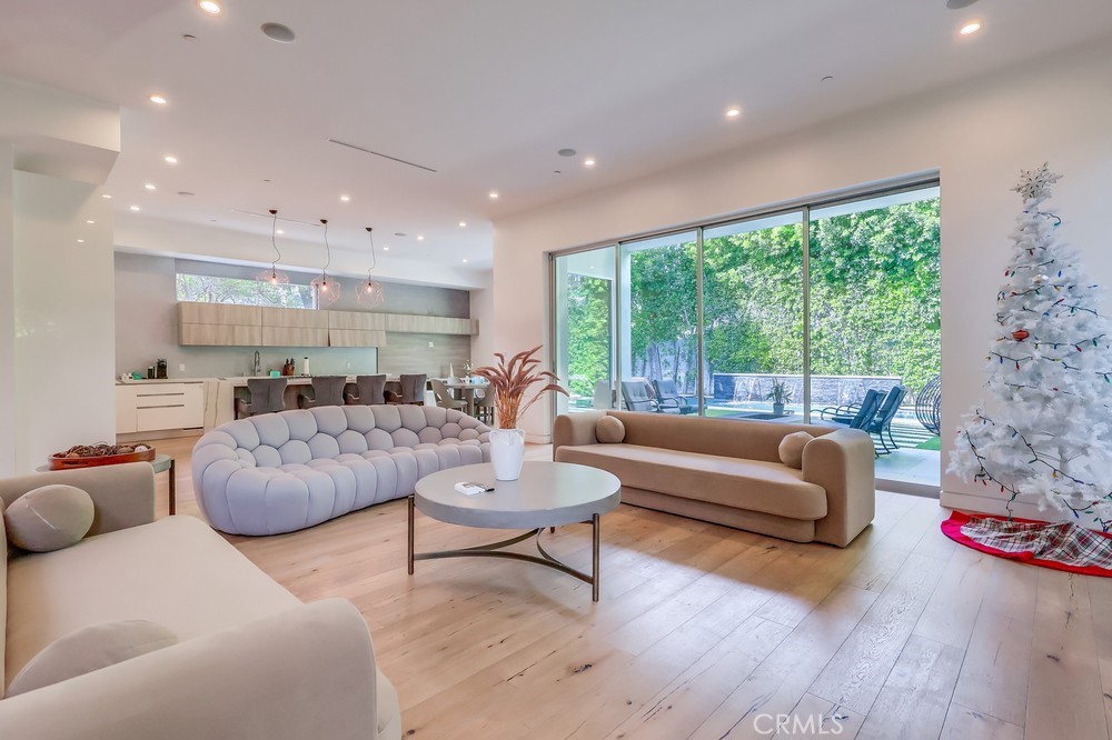 737 N Cherokee Avenue