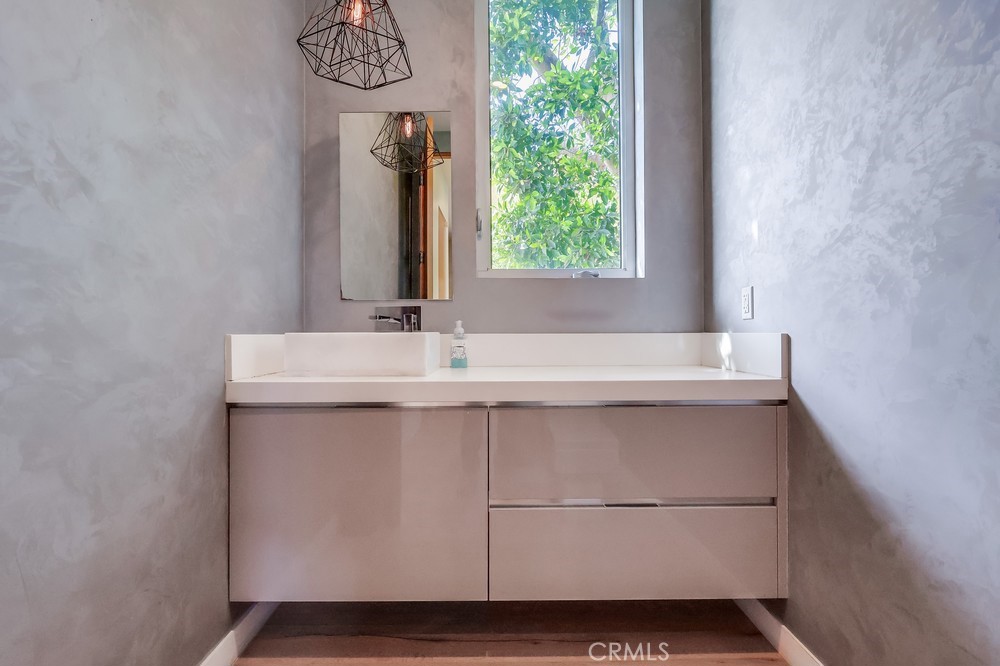 737 N Cherokee Avenue