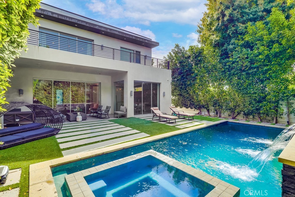 737 N Cherokee Avenue