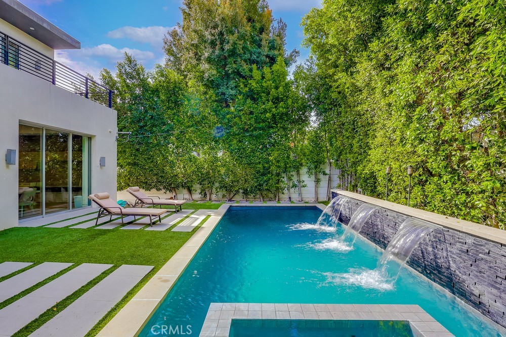 737 N Cherokee Avenue