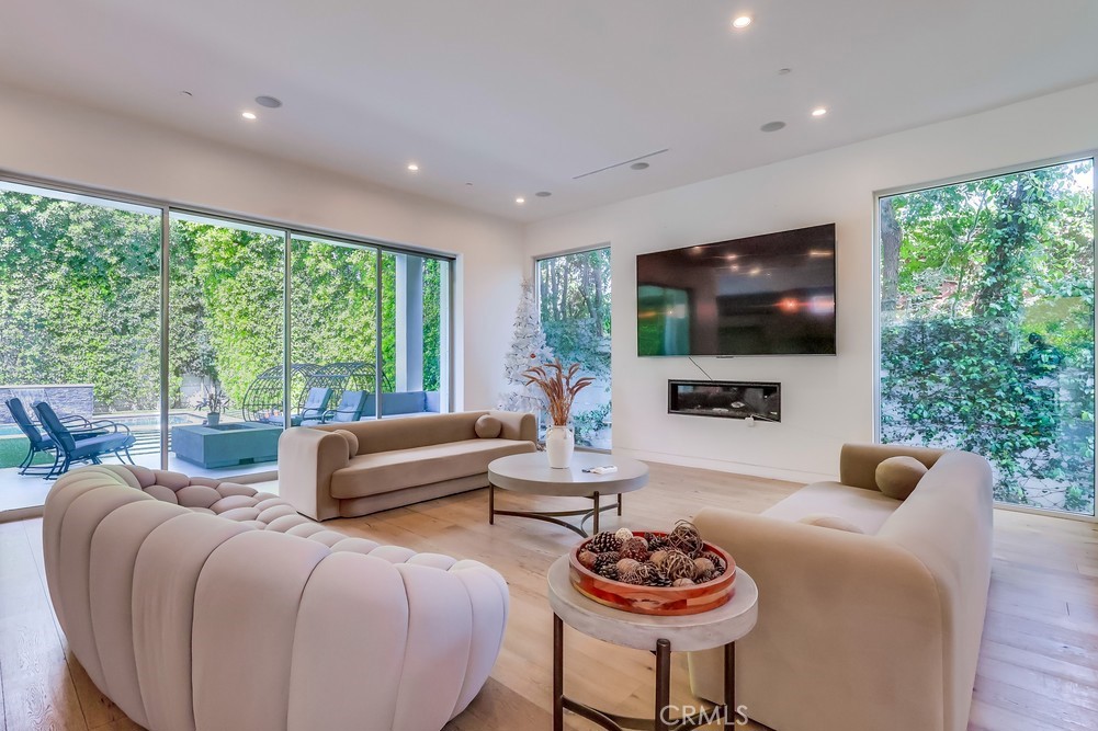 737 N Cherokee Avenue