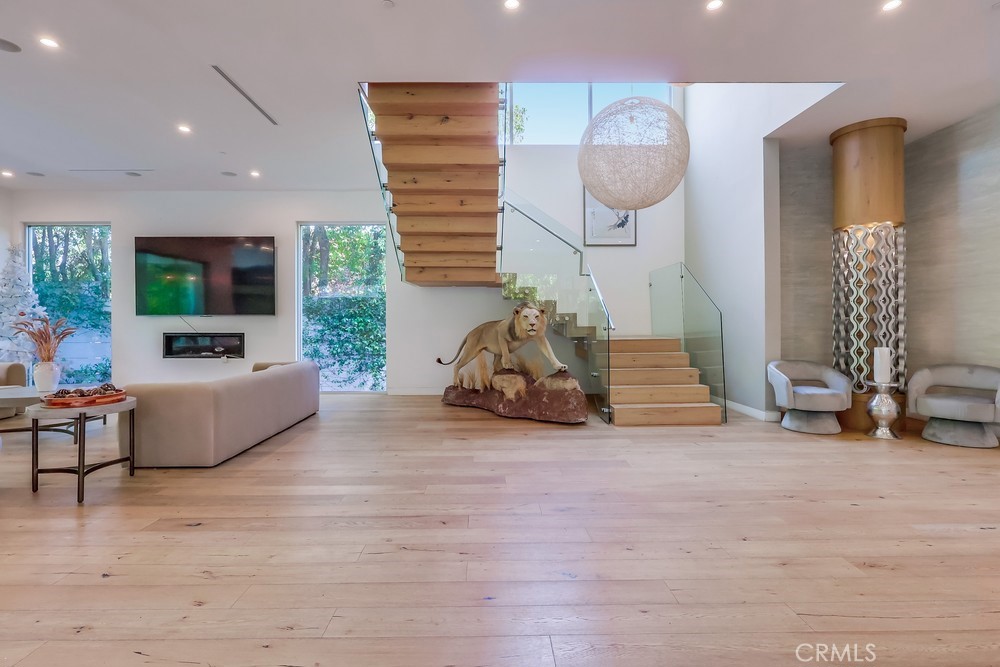 737 N Cherokee Avenue