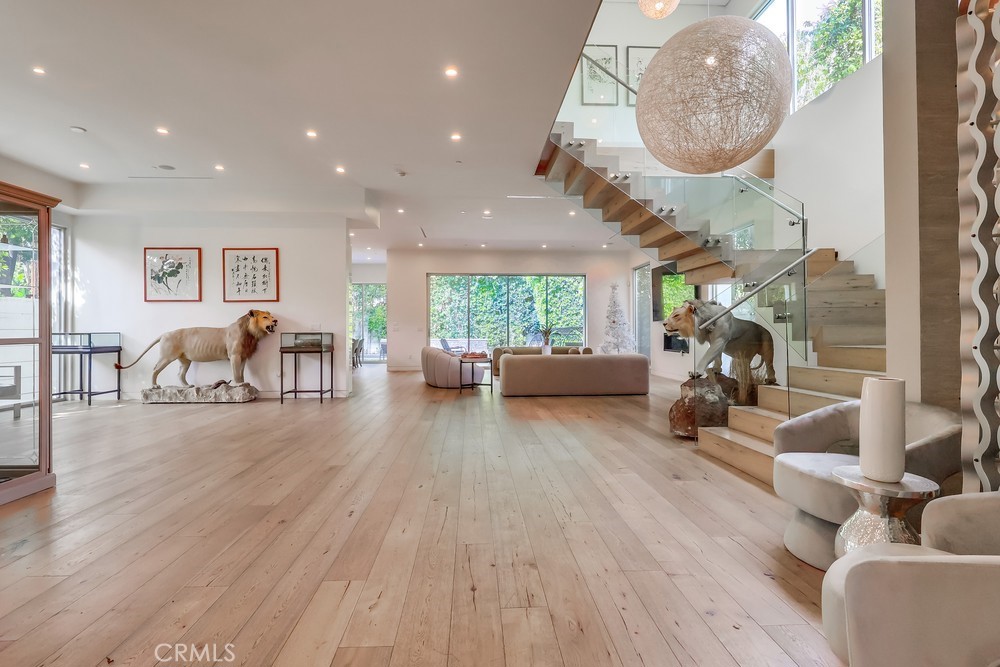 737 N Cherokee Avenue