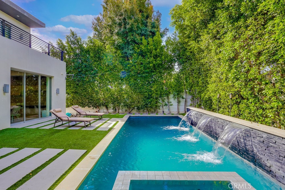 737 N Cherokee Avenue