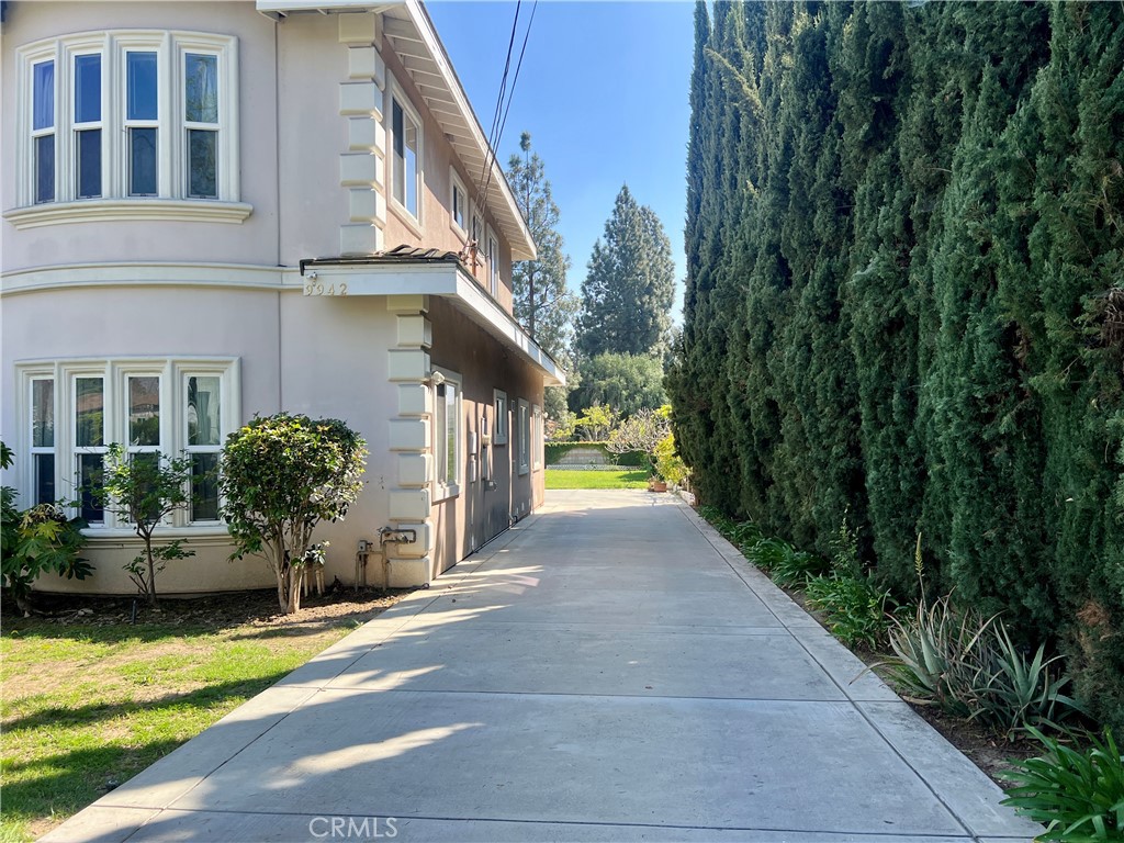 9942 Howland Drive