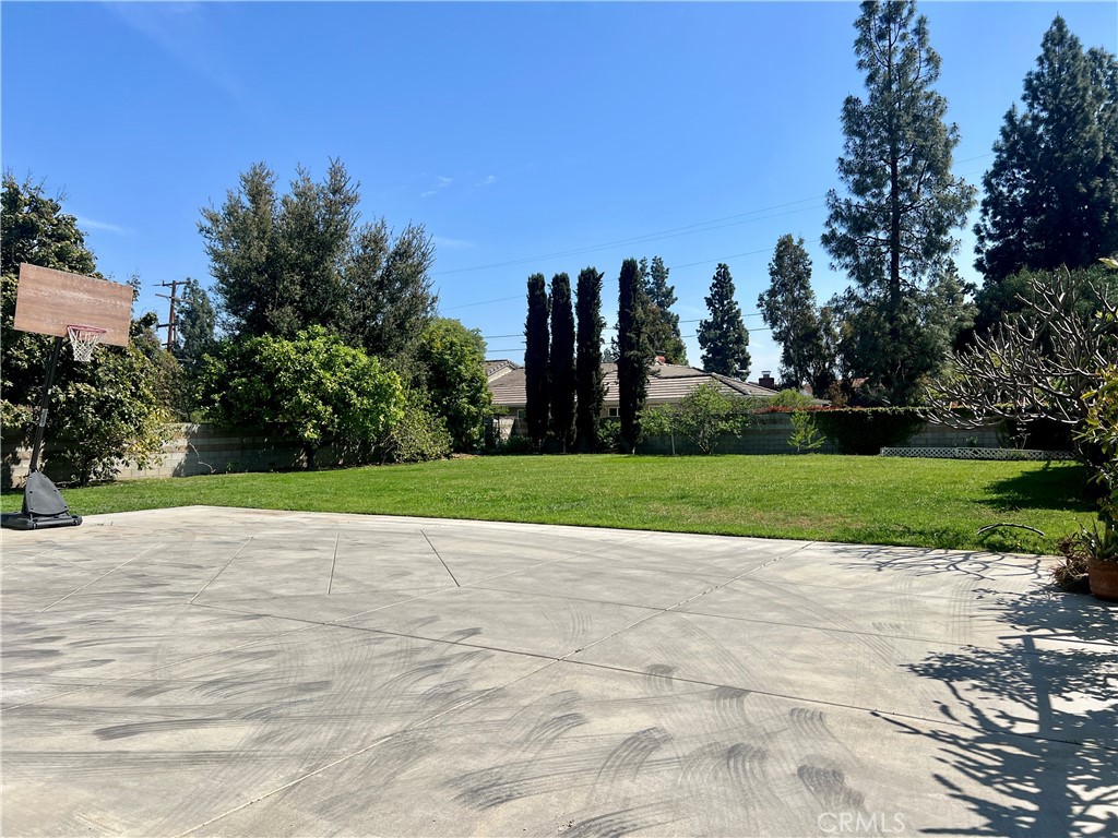 9942 Howland Drive