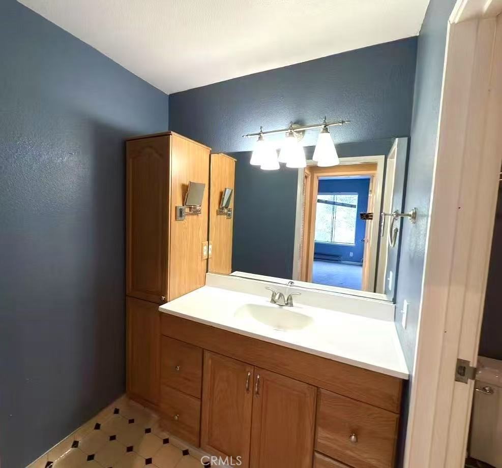 2308 Golden Oaks Ln