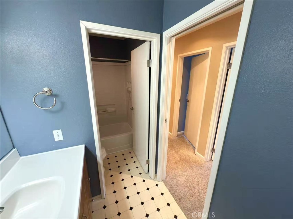 2308 Golden Oaks Ln