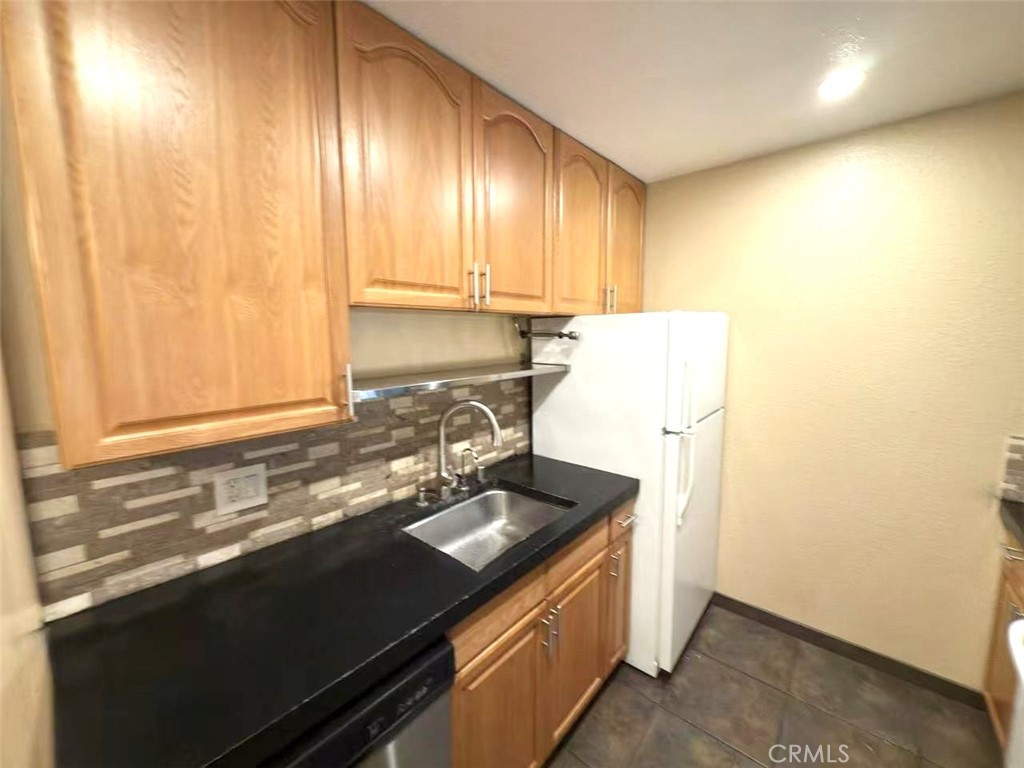 2308 Golden Oaks Ln