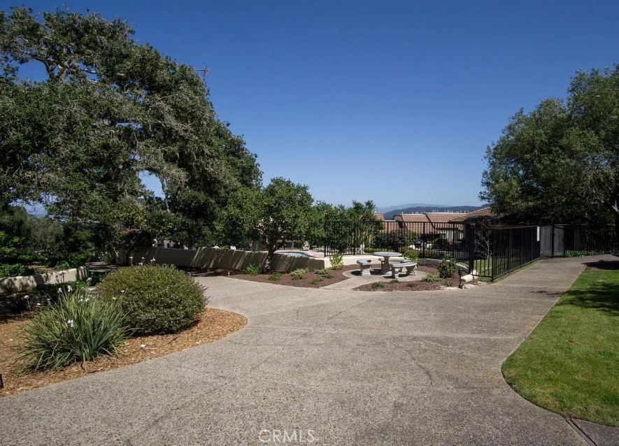 2308 Golden Oaks Ln