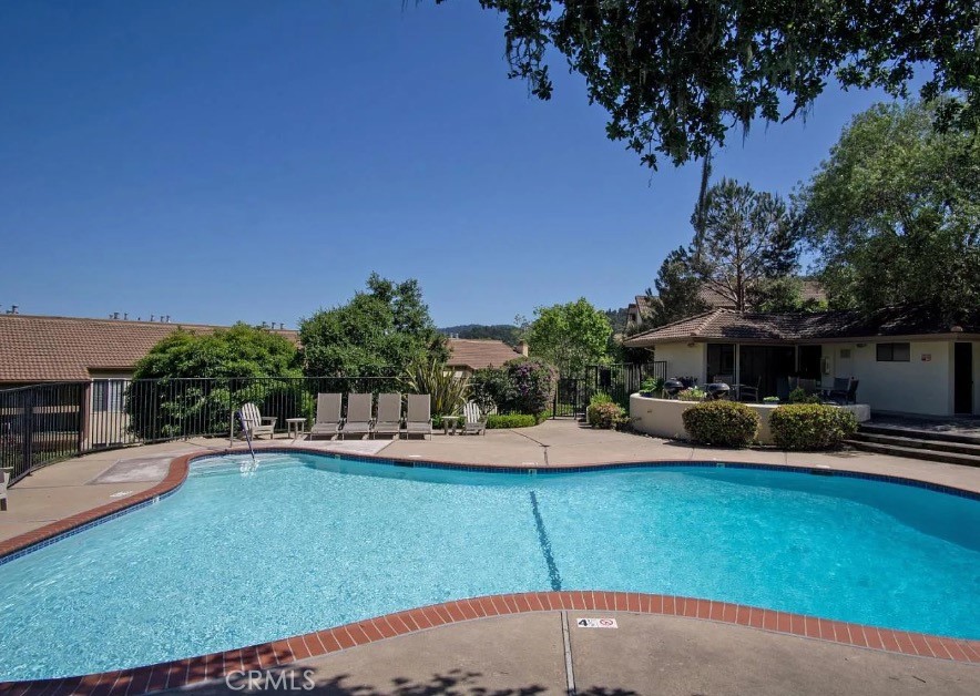 2308 Golden Oaks Ln