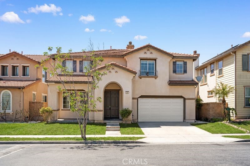 327 N Mariposa Privado