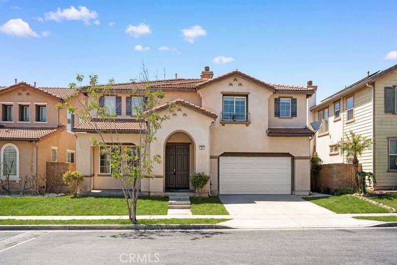 327 N Mariposa Privado