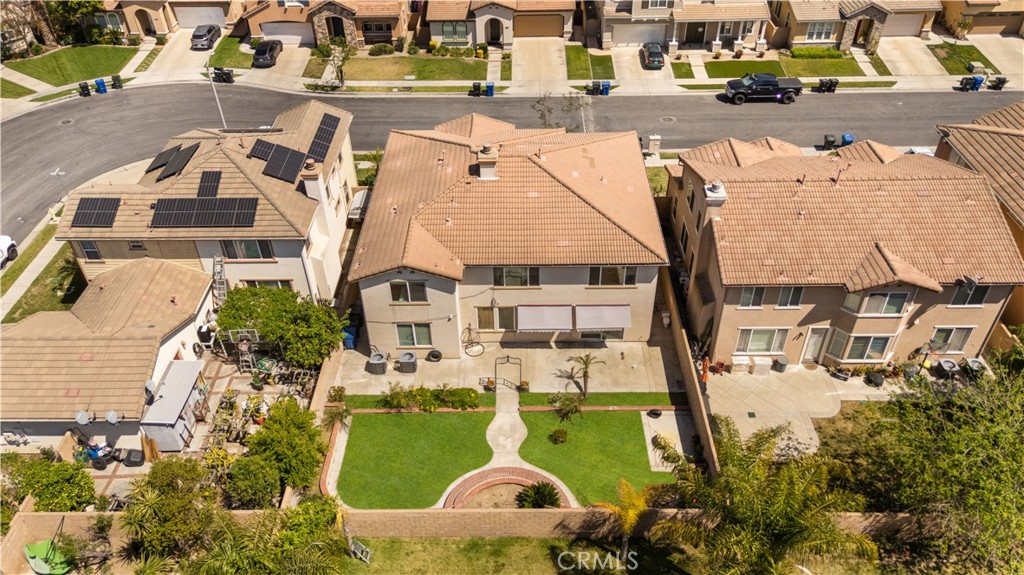 327 N Mariposa Privado