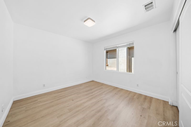 327 N Mariposa Privado