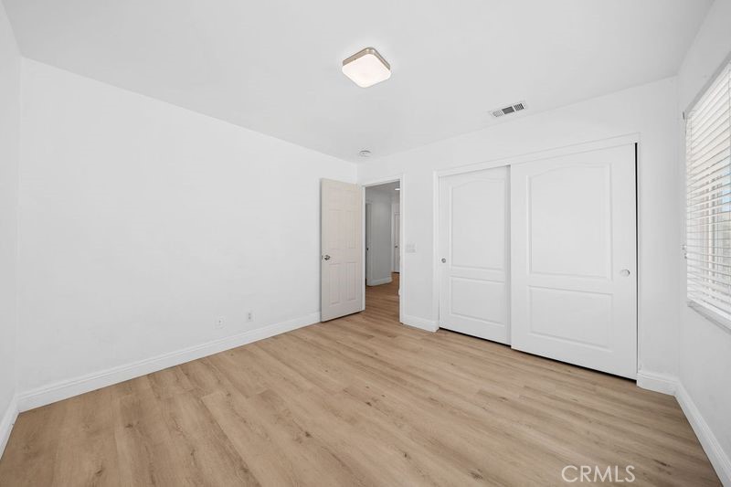 327 N Mariposa Privado