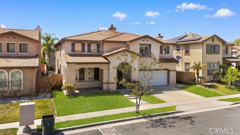 327 N Mariposa Privado