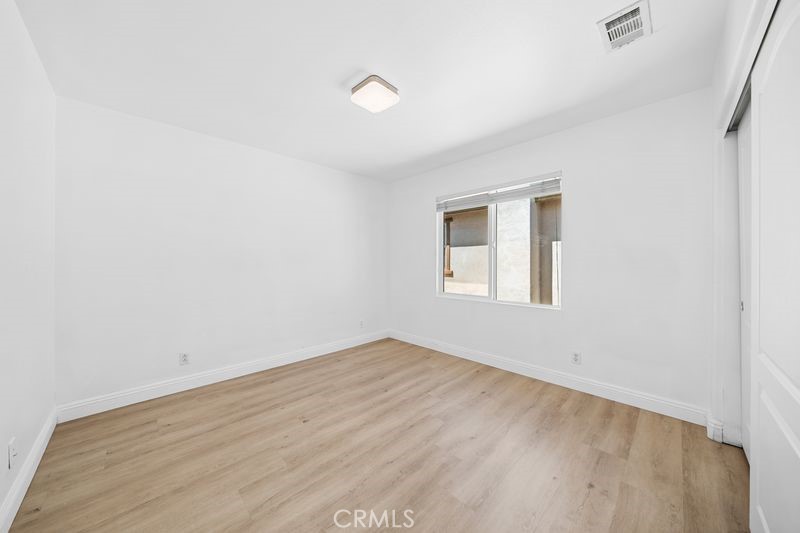 327 N Mariposa Privado