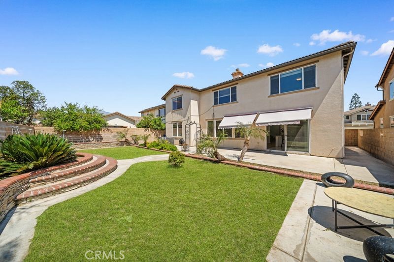 327 N Mariposa Privado