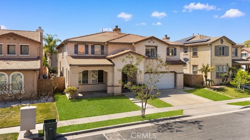 327 N Mariposa Privado