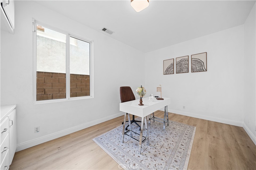 327 N Mariposa Privado