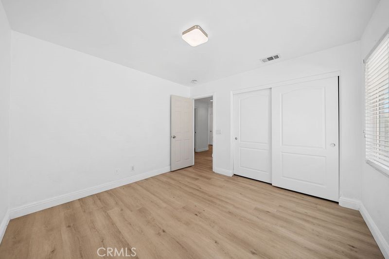 327 N Mariposa Privado