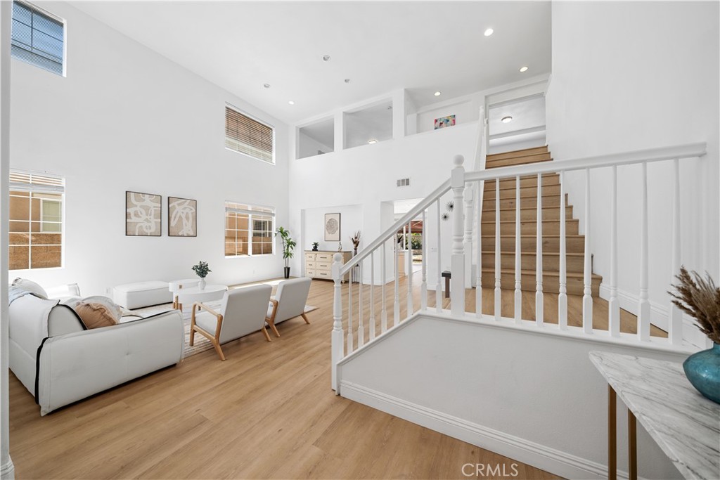 327 N Mariposa Privado