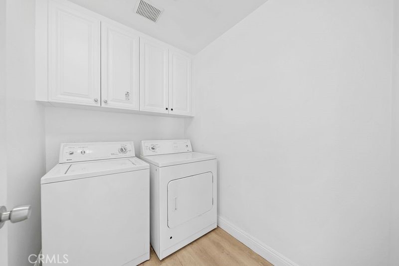 327 N Mariposa Privado