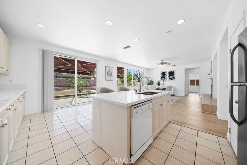 327 N Mariposa Privado