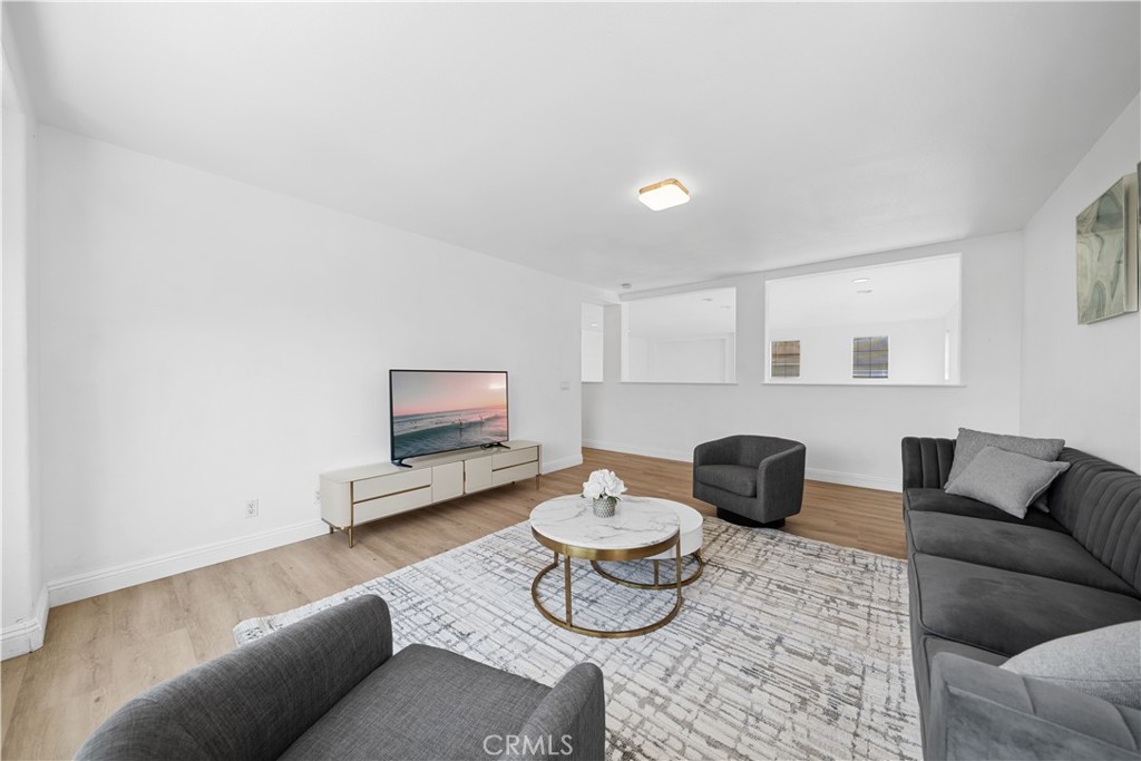 327 N Mariposa Privado