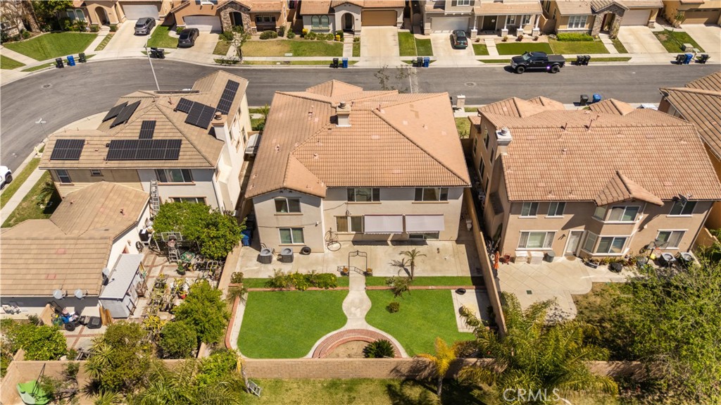 327 N Mariposa Privado