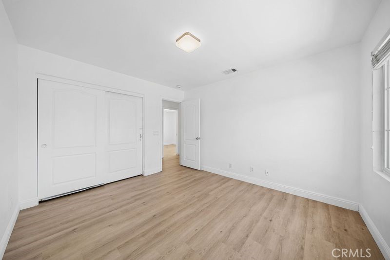 327 N Mariposa Privado