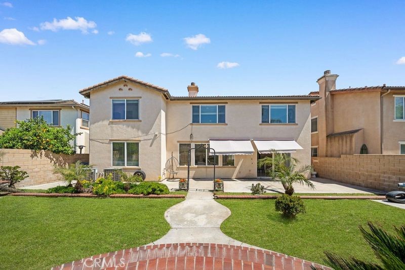 327 N Mariposa Privado