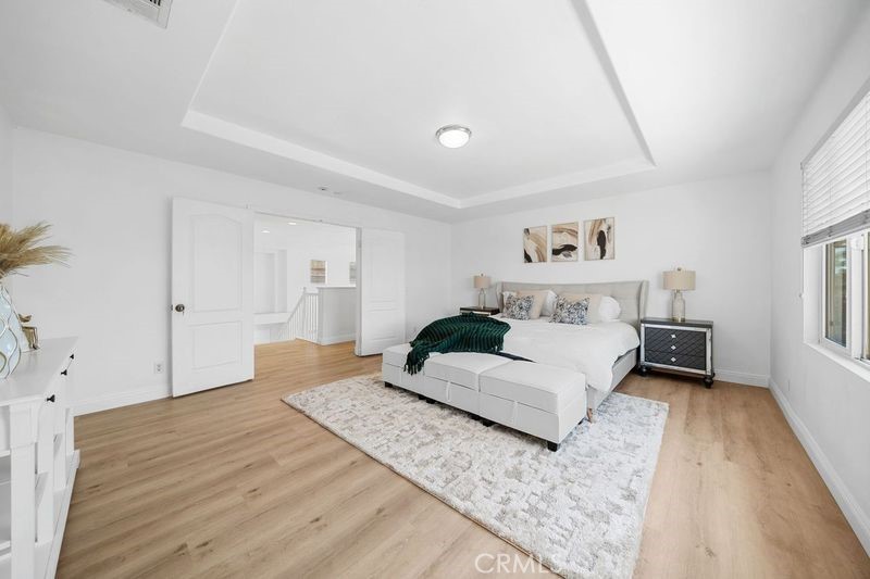 327 N Mariposa Privado