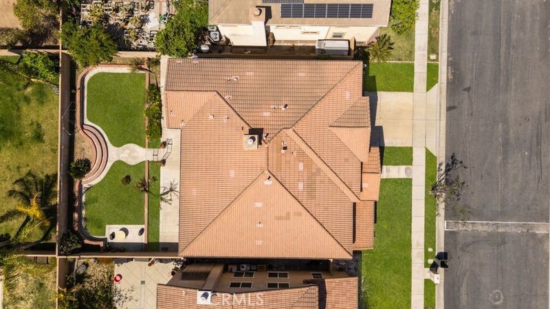 327 N Mariposa Privado