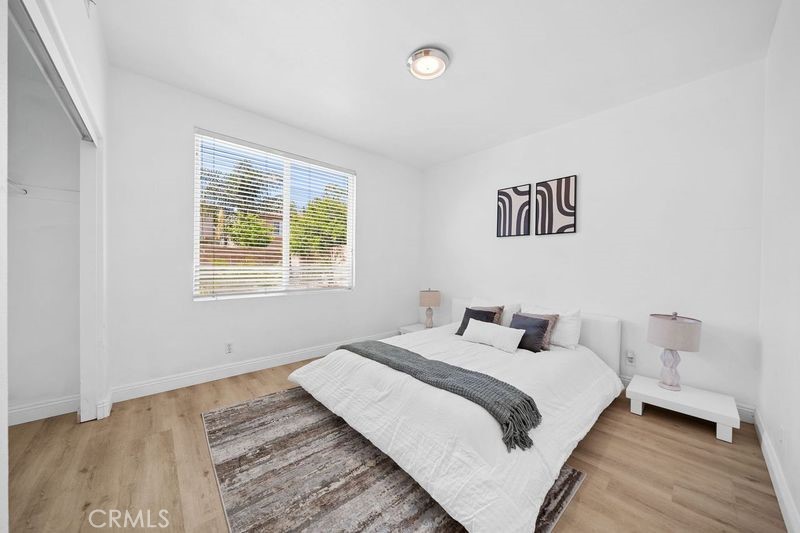 327 N Mariposa Privado