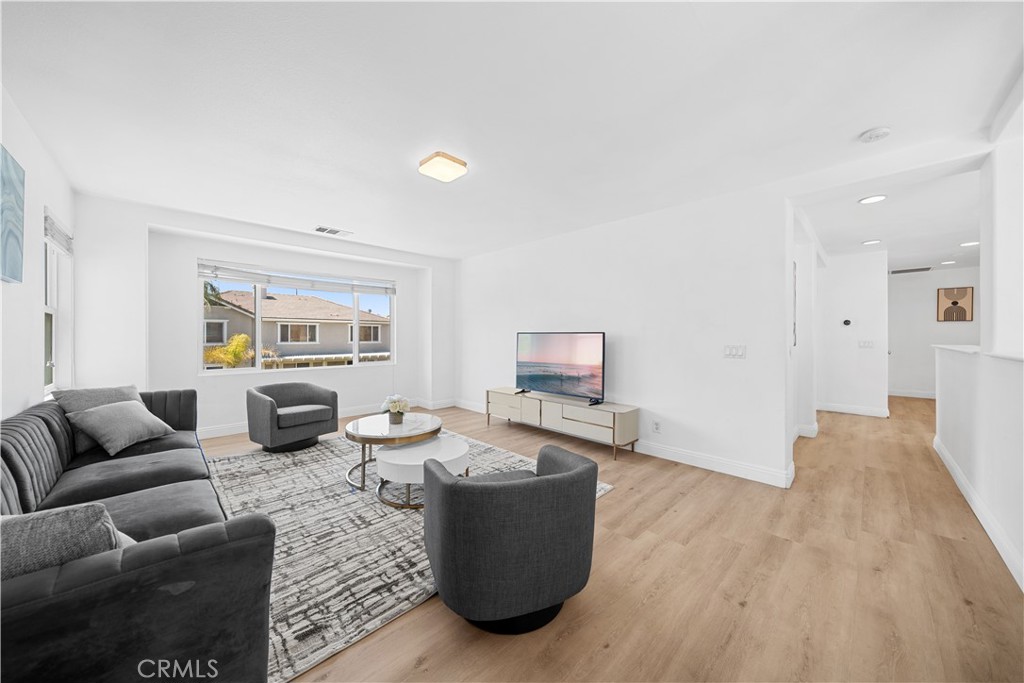 327 N Mariposa Privado