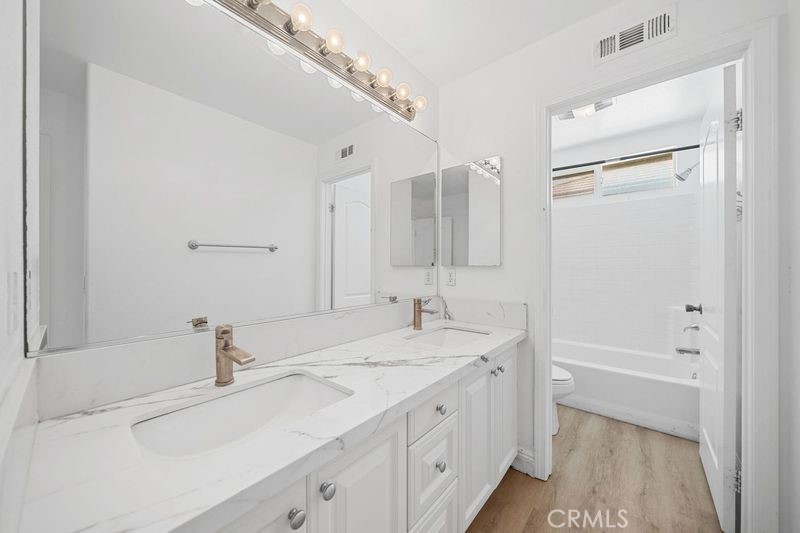 327 N Mariposa Privado