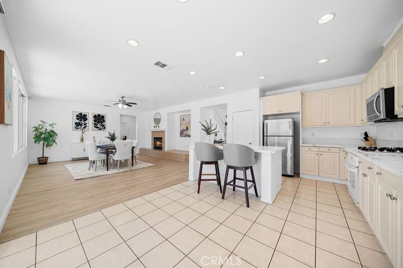 327 N Mariposa Privado